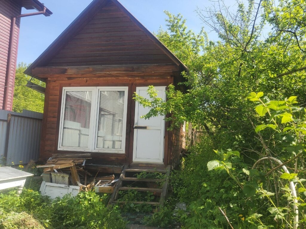 Продается участок в Октябрьском районе с баней, домом, постройками.

Участок разработан, имеются посадки (малина, смородина)

Баня из бруса. Большая парилка, комната для отдыха.

Дом 56,6 кв.м требует ремонта.

Отличное место расположение. Рядом школа, детские сады, остановка общественного транспорт