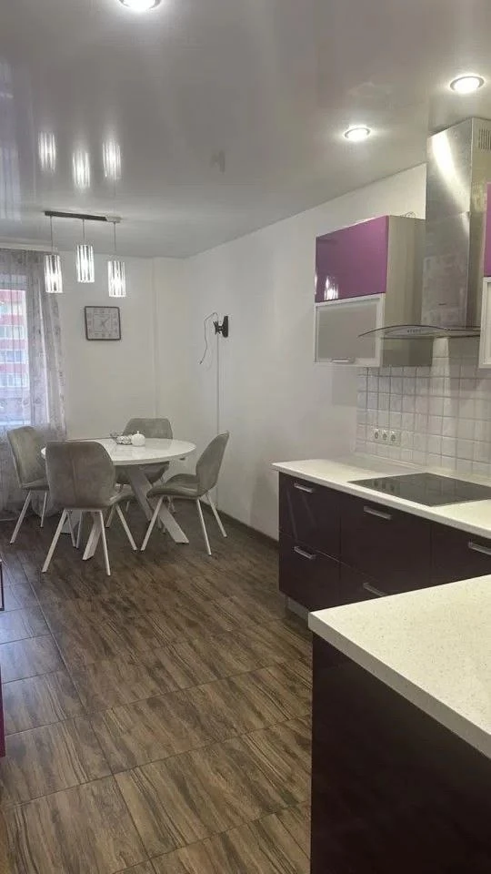 Продается современная 2к квартира в Правобережном районе

В квартире выполнен отличный ремонт, были использованы качественные материалы

Квартира просторная и очень уютная. 
Большая кухня, в спальне большая гардеробная, раздельный сан узел

В сан узле установлено джакузи

В квартире новым собственни