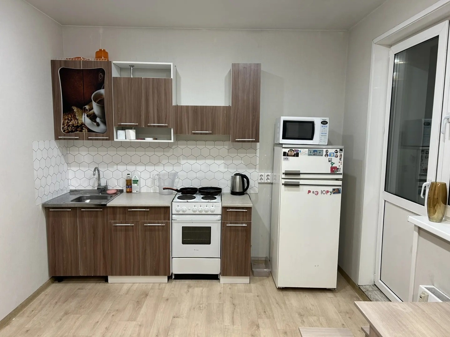 Сдается 1к квартира в мкр. Радужный

Развитая инфраструктура района, в шаговой доступности продовольственные магазины, аптека, фитнес - центр, остановка общественного транспорта

В квартире есть все необходимое для комфортного проживания

Квартира сдается на длительный порядочным и платежеспообным  