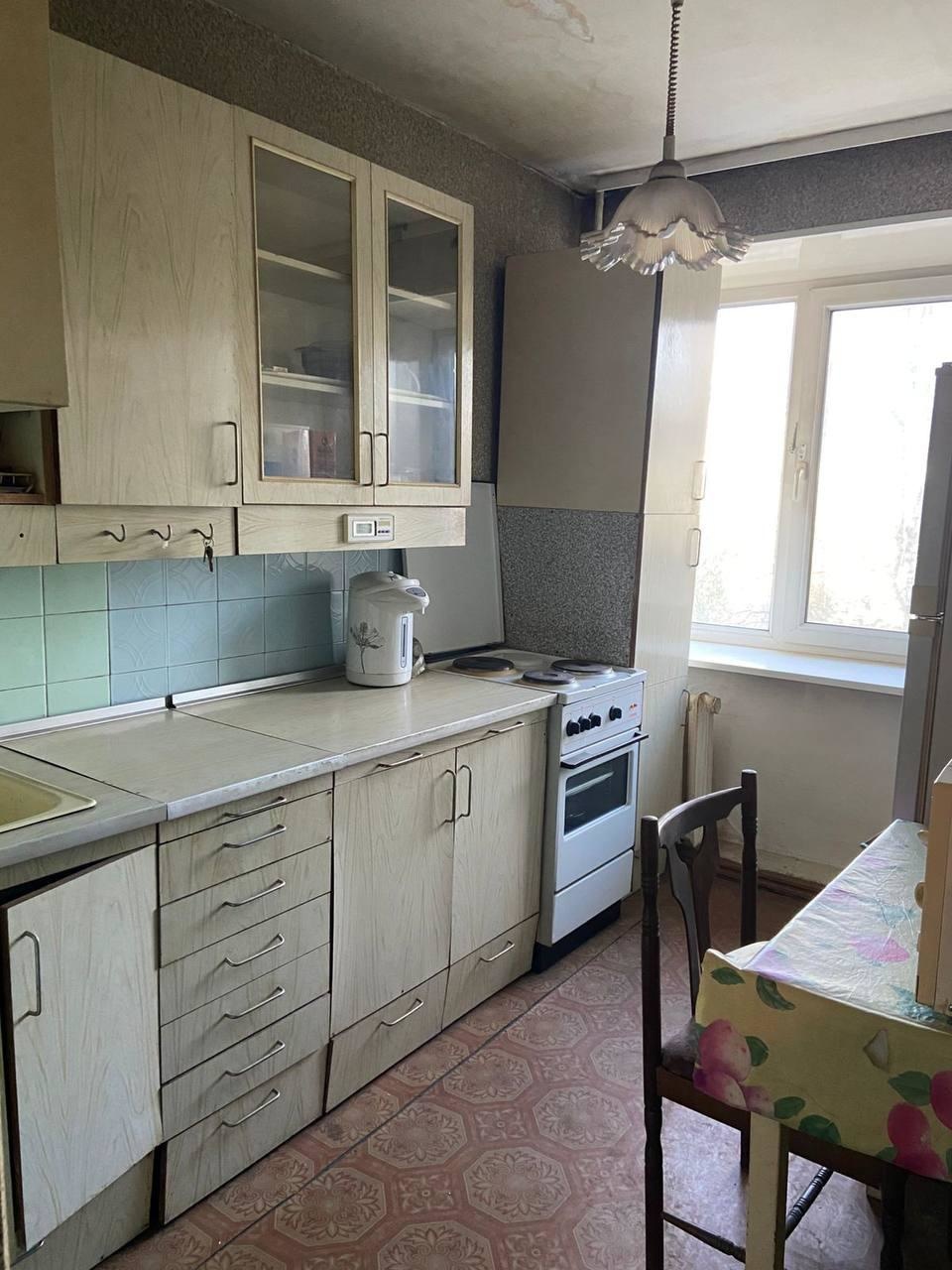 Продается 2к квартира в кирпичном доме, очень теплая  

Спокойный район, хорошие соседи. 

Развитая инфраструктура:
- Во дворе детский сад
- Магазин продуктов Маяк
- Остановка транспорта в шаговой доступности
Также во дворе детская площадка с современными конструкциями

В квартире косметический ремо