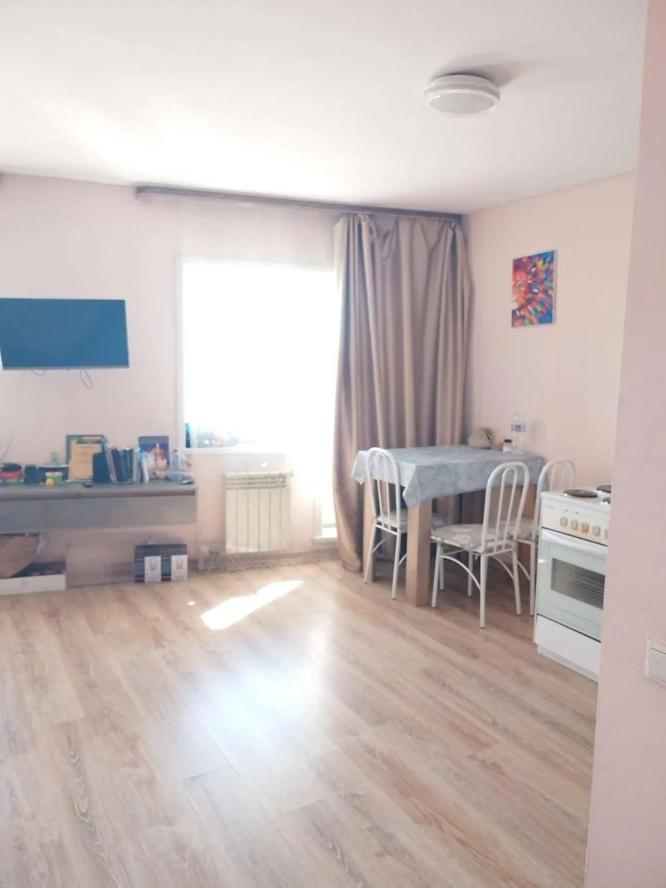 Продается квартира - студия в Ленинском районе

В квартире сделан косметический ремонт:
 
- санузел кафель
- ламинат на полу 
- стены покраска
- межкомнатные двери

Мебель и бытовая техника остается новым собственникам

Развитая инфраструктура района. Все необходимое в шаговой доступности

Звони и п