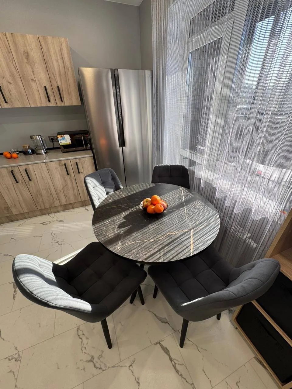 Продается красивая квартира во втором Иркутске

Квартира теплая светлая уютная с новым ремонтом. Продумана каждая мелочь

Дизайнерский ремонт:
- кварц винил на полу
- натяжной потолок с точечным освещением 
- керамогранит с подогревом в ванной
- инсталляция
- гигиенический душ
- теплые полы с сенсор