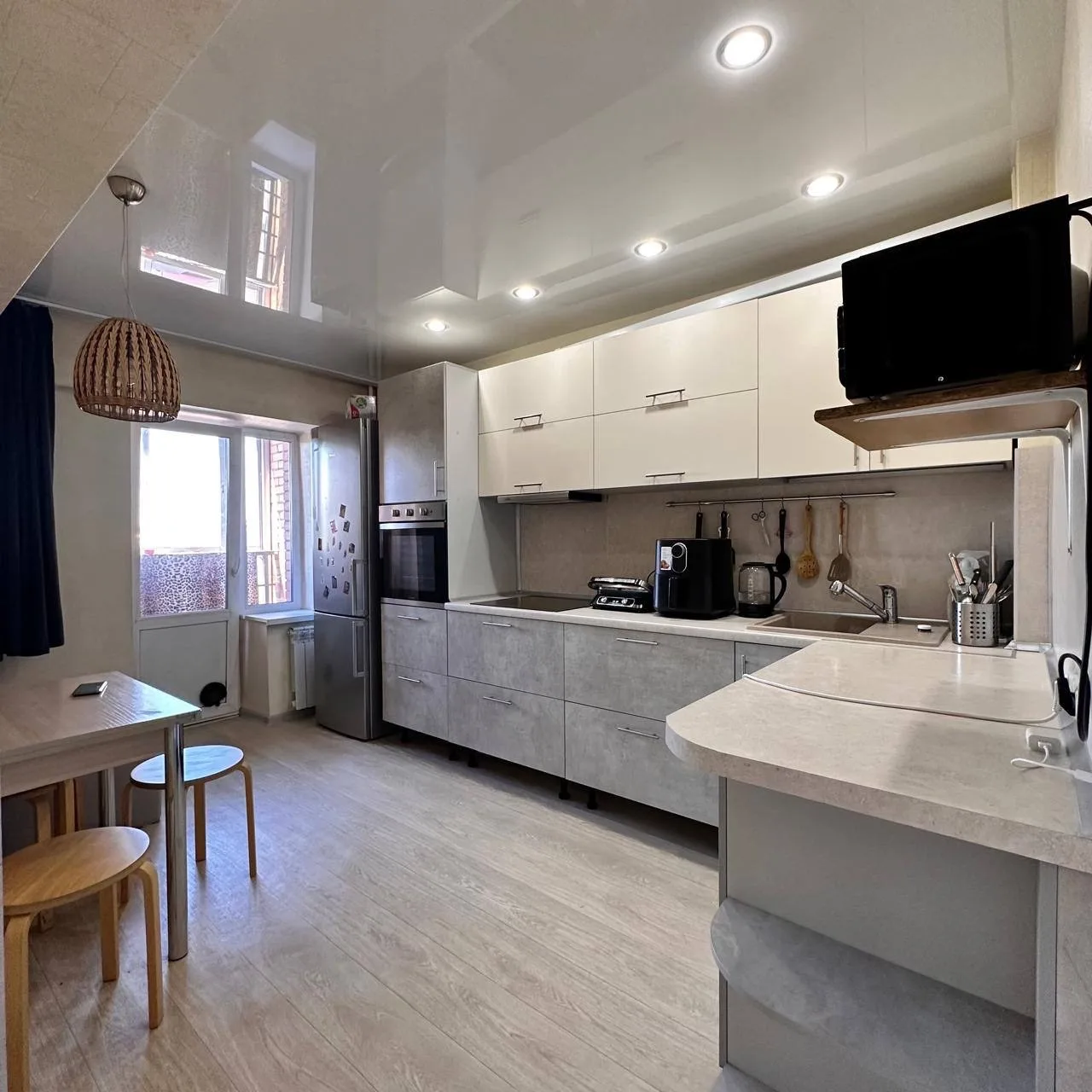 Продается уютная квартира с удобной планировкой на ул. Сарафановская

В квартире сделан косметический ремонт:
- натяжные потолки
- теплый пол
- гардеробная

Окна выходят на солнечную сторону
Квартира теплая

Остановка общественного транспорта в шаговой доступности

Этот вариант можно рассмотреть как