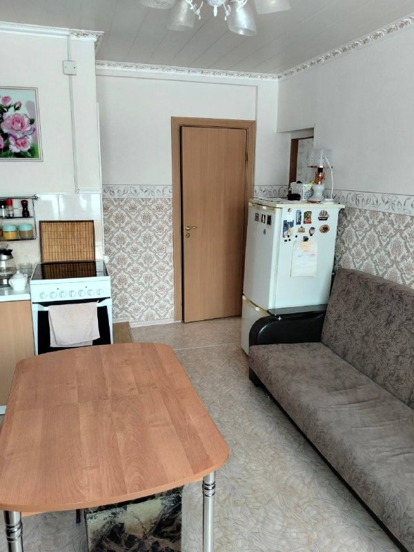 Продается 2 к квартира в Октябрьском районе

Планировка смежно-раздельная: кухня-гостинная, две спальни

В квартире косметический ремонт. Пластиковые окна, в сан узле - кафель

Новым собственникам остается: кровать, диваны, шкафы, холодильник, электроплита, стиральная машина

Удобная локация: 
- Маг