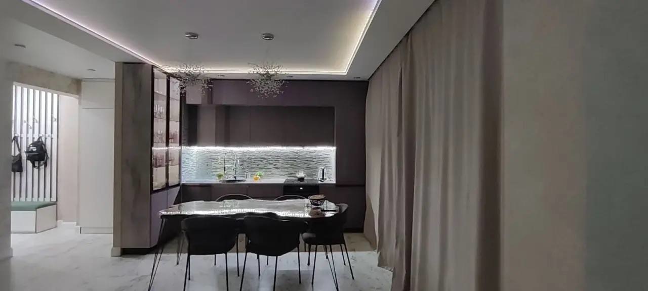 Продается 4к квартира в Октябрьском районе

В квартире сделан красивый дизайнерский ремонт
Использовались материалы премиум класса, делали все для себя, продумана каждая мелочь

Новым собственникам остается мебель и бытовая техника

Квартира очень теплая

Развитая инфраструктура:
- школа
- детский с