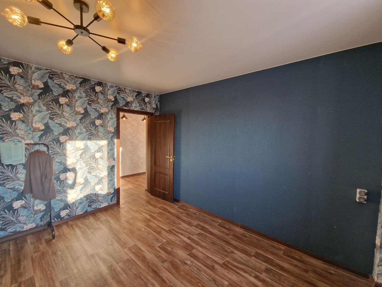 Продается просторная 2х комнатная квартира в центре Иркутска

Удобная планировка, красивый ремонт, различные варианты освещения

Панорамные окна, из которых открывается шикарный вид на город

Удобная локация

Развитая инфраструктура

Документы готовы к сделке

Звоните и приходите на просмотр этого к