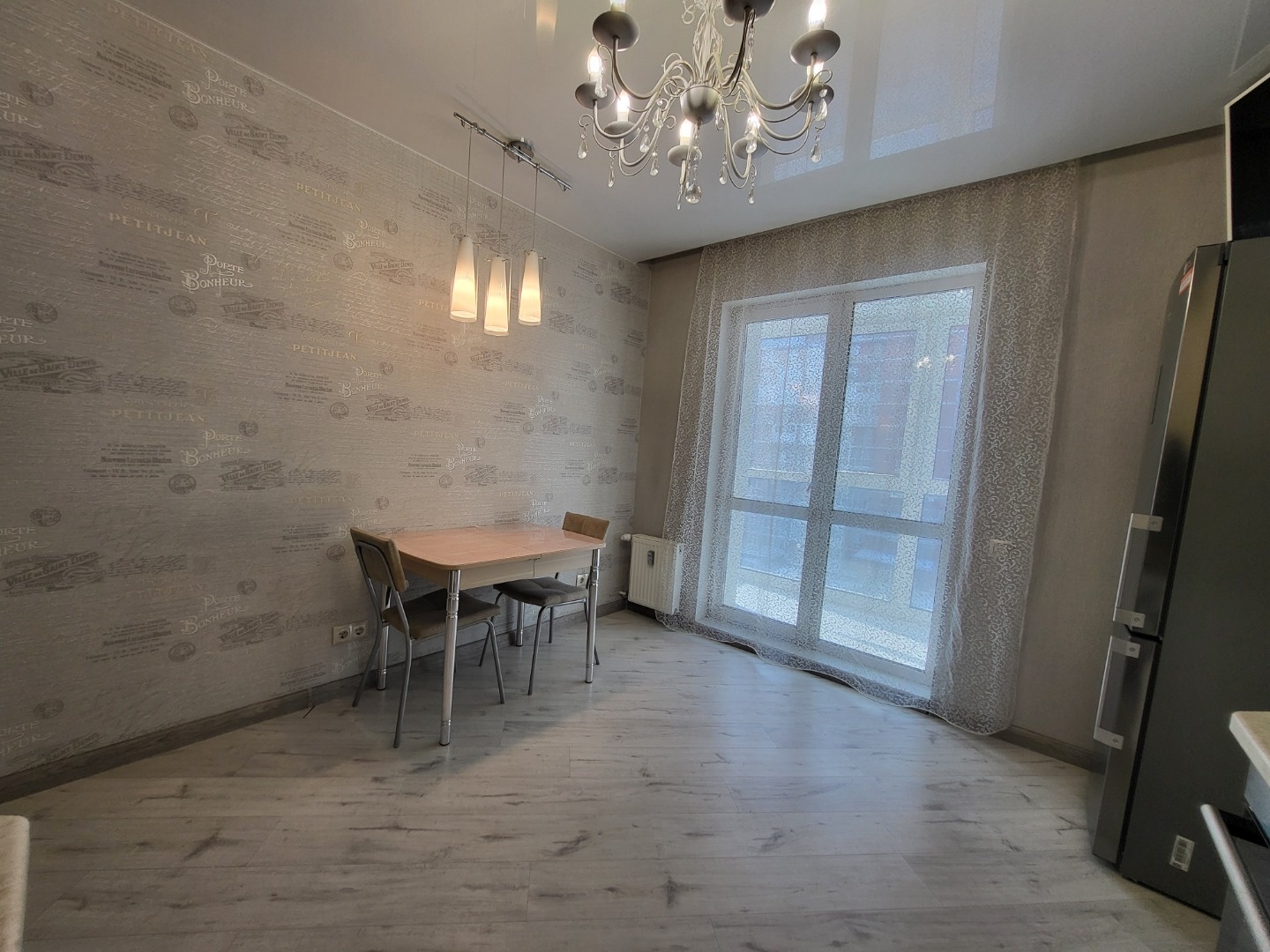 Продается двухкомнатная квартира в современном ЖК!

- сделан евроремонт;
- установлена сантехника ведущих брендов;
- новая мебель Давита;
- вся бытовая техника;
- в квартире  большая светлая лоджия с теплым полом, панорамное остекление;
- есть место в секции на этаже под коляску или велосипед;
- р