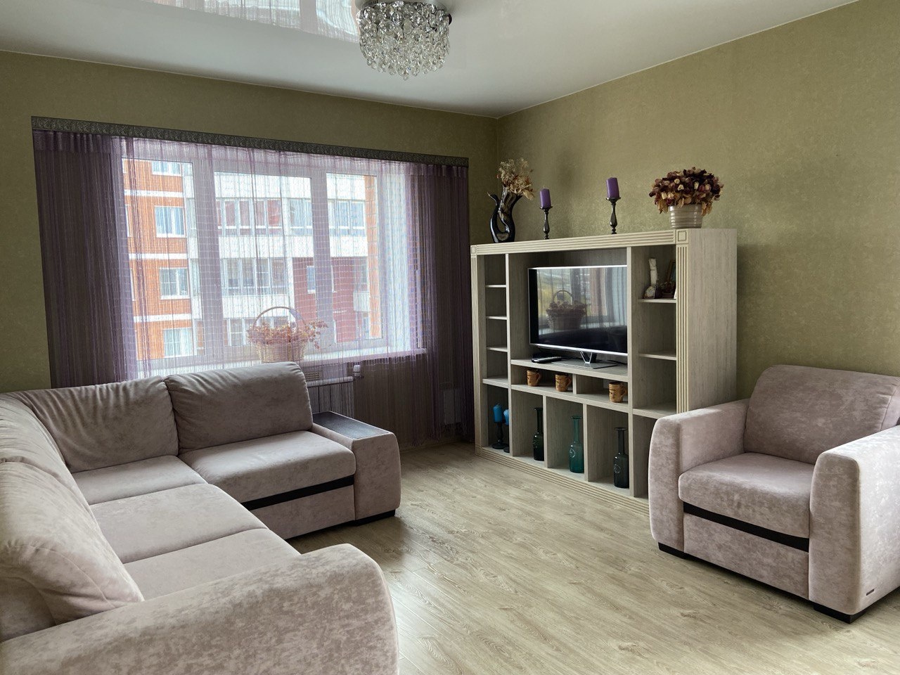 Представляем вашему вниманию уникальную возможность приобрести комфортное жилье в одном из лучших районов Иркутска — на берегу реки Ангары. Эта квартира станет идеальным выбором для тех, кто ценит красоту природы и удобство городской жизни.

Описание квартиры:

- Общая площадь: 75 кв. м — просторное